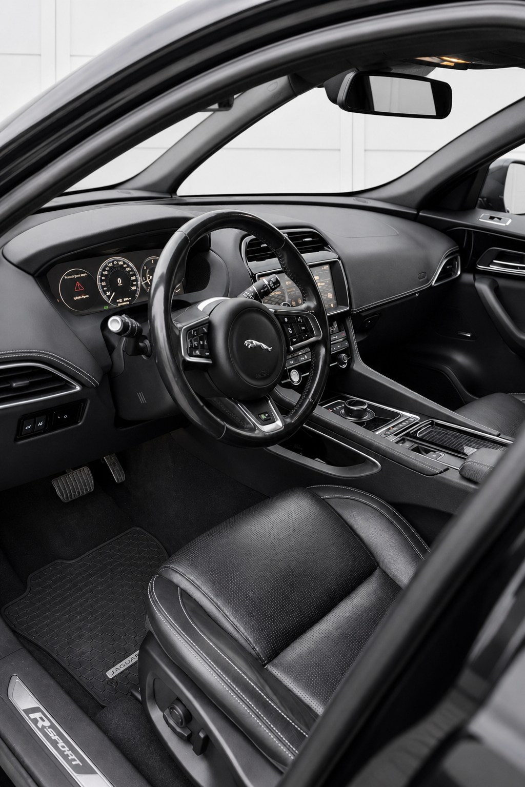 Jaguar F-PACE R SPORT